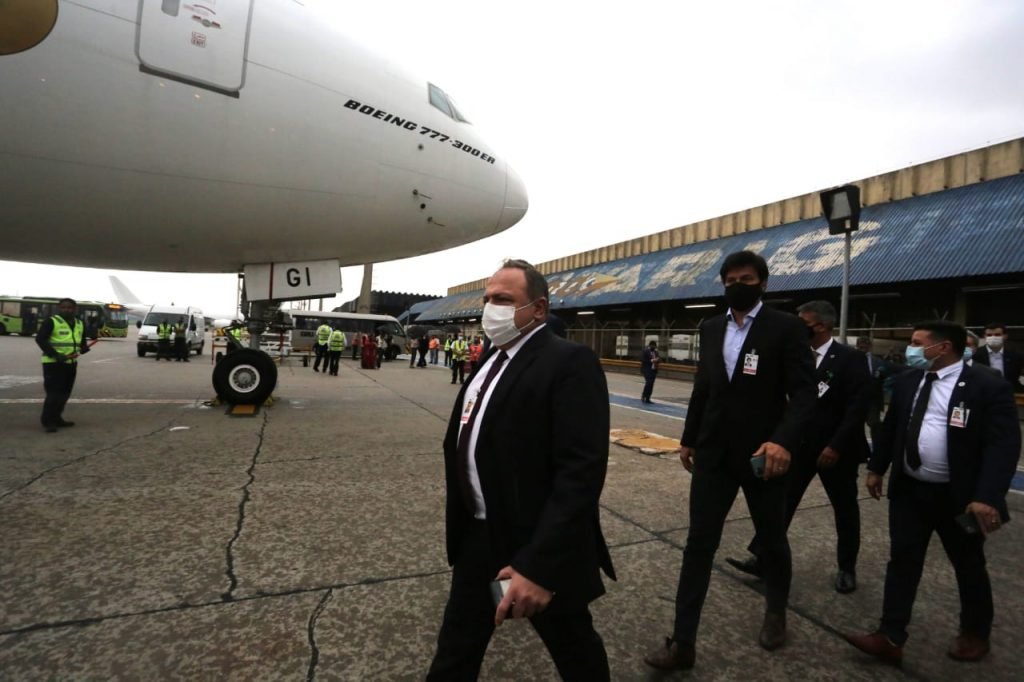 Chega ao Brasil avião com 2 milhões de doses da vacina Oxford/Astrazeneca