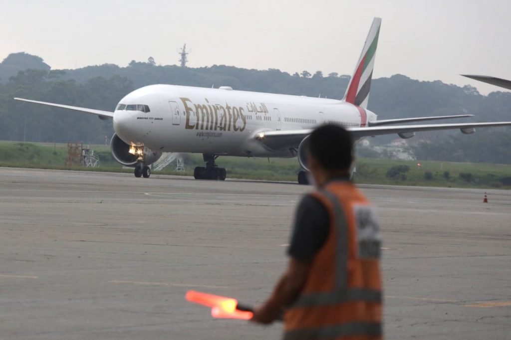 Chega ao Brasil avião com 2 milhões de doses da vacina Oxford/Astrazeneca