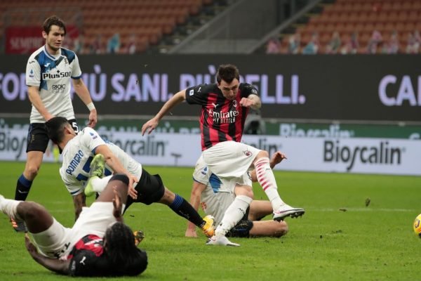 Milan perde para a Atalanta