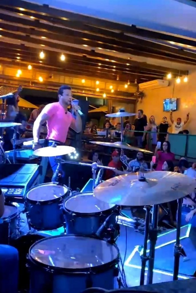 Israel Novaes teve o show interrompido
