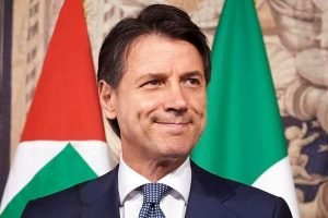 Primeiro-ministro da Itália, Giuseppe Conte renuncia ao cargo