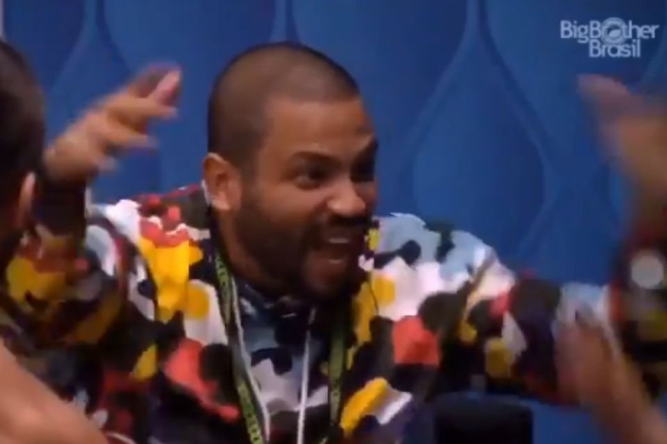 Projota conta fofoca