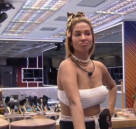 Kerline disse não fazer ideia de quem deu cobra a ela
