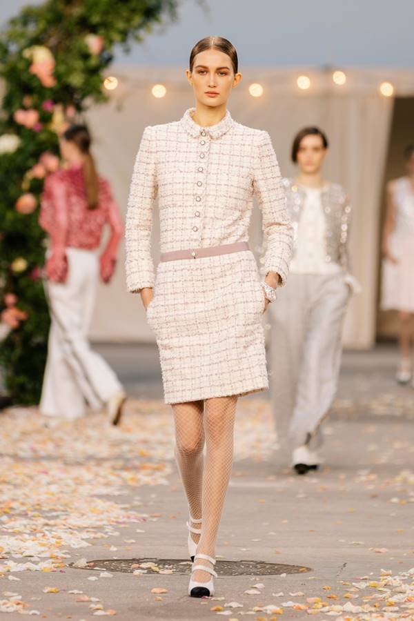 Look da Chanel de alta-costura com a primavera/verão 2021