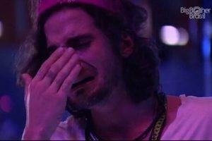 Fiuk chorando