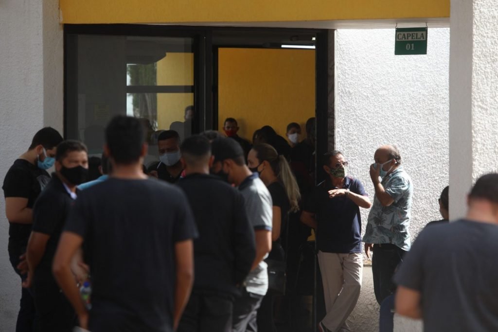 Enterro de PM assassinado no DF
