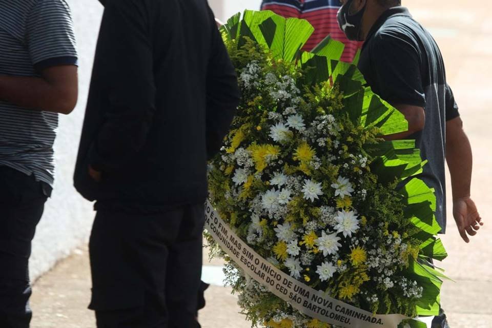 Enterro de PM assassinado no DF