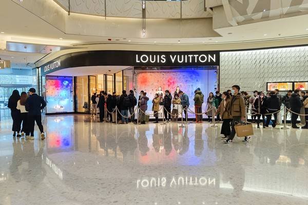 LVMH, dona de marcas como Louis Vuitton e Dior, fecha acordo para