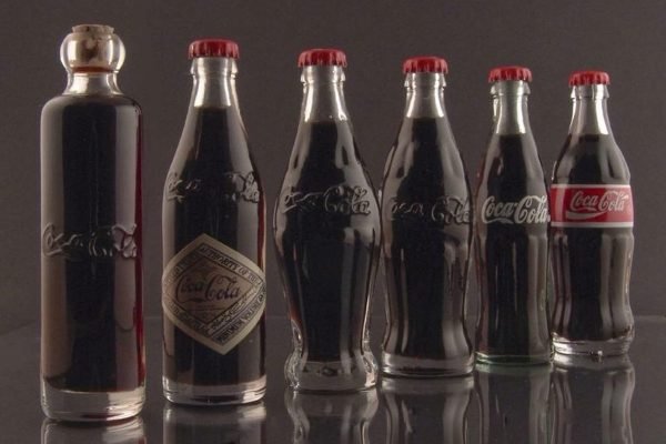 história das garrafas de Coca Cola