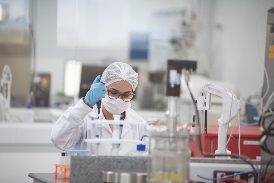 Cientista em laboratório