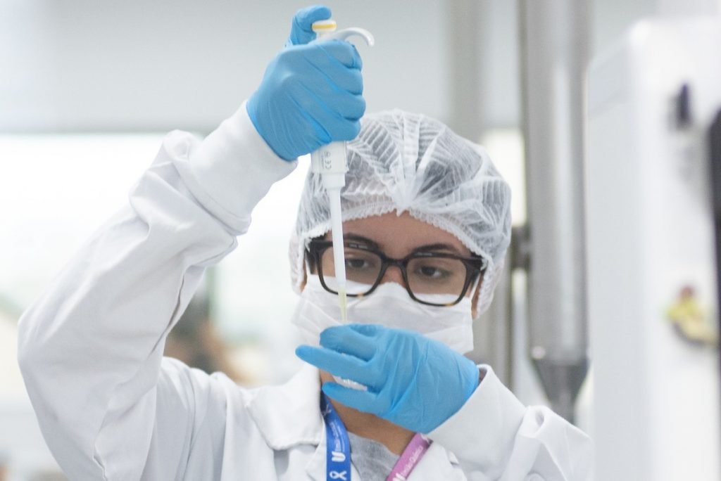 Cientista em laboratório