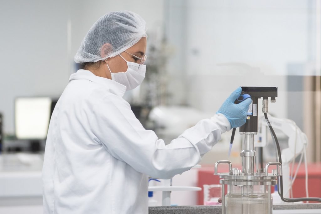 Cientista em laboratório