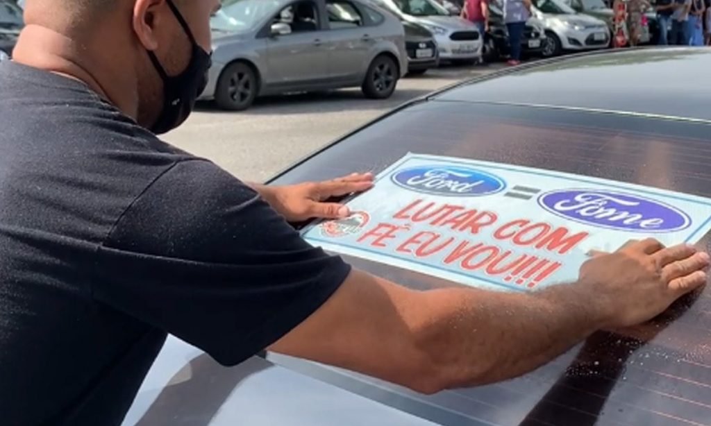 Metalúrgicos da Ford em Taubaté protestam contra fechamento da empresa