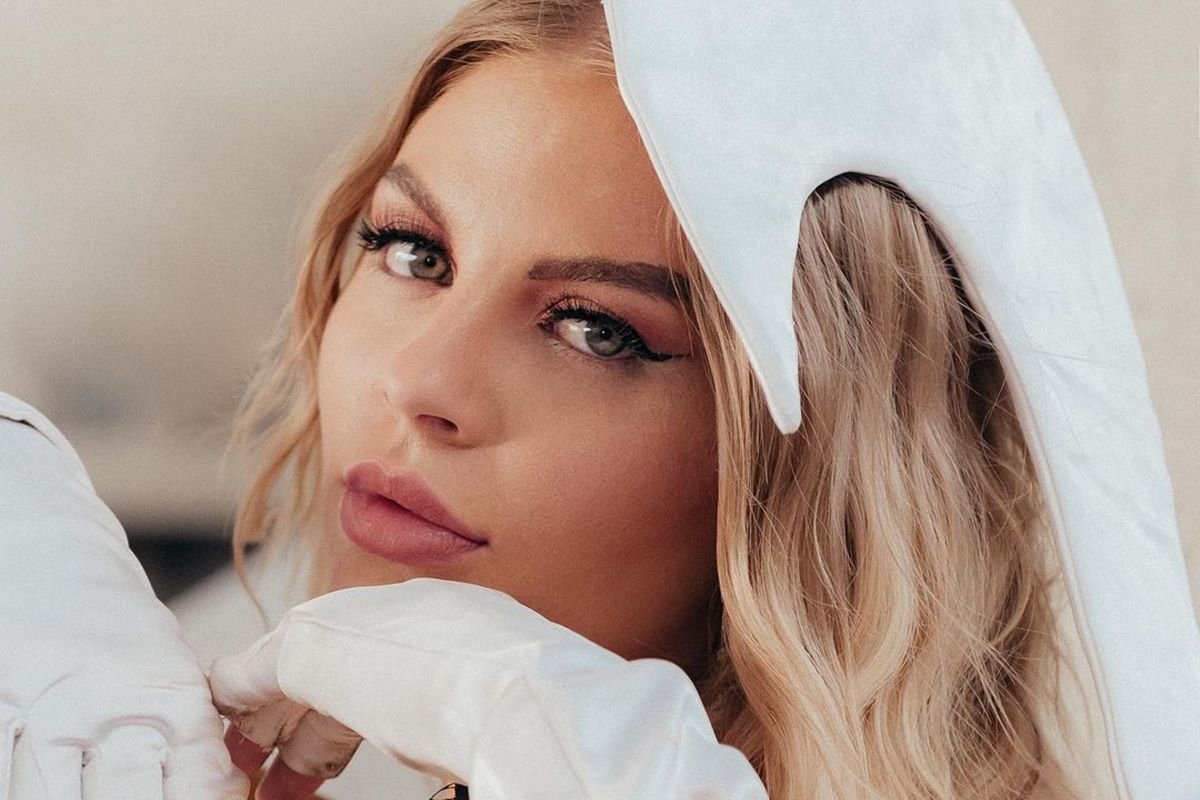 Nua e com bumbum coberto de chocolate, Luísa Sonza anuncia novo single 