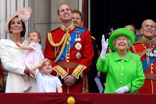 Família real - Kate Middleton, princesa Charlotte, príncipe William, príncipe George, rainha Elizabeth e príncipe Philip