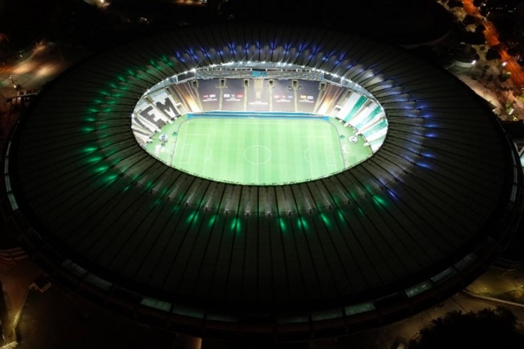 Maracanã enfeitado com mosaico e bandeiras das torcidas de Santos e Palmeiras