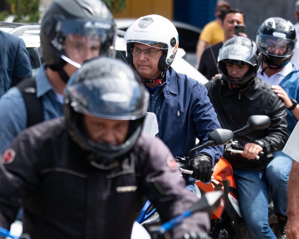Presidente Jair Bolsonaro faz revisão em sua moto na concessionária Freedom do sia, na manhã desse sábado (30/1).