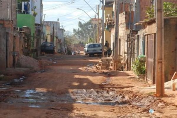 Brasil começa 2021 com mais miseráveis que há uma década, aponta FGV