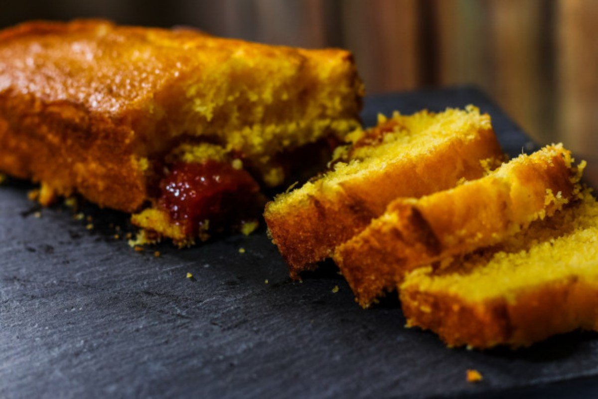 BOLO DE MILHO DE LATINHA  FÁCIL E DELICIOSO 