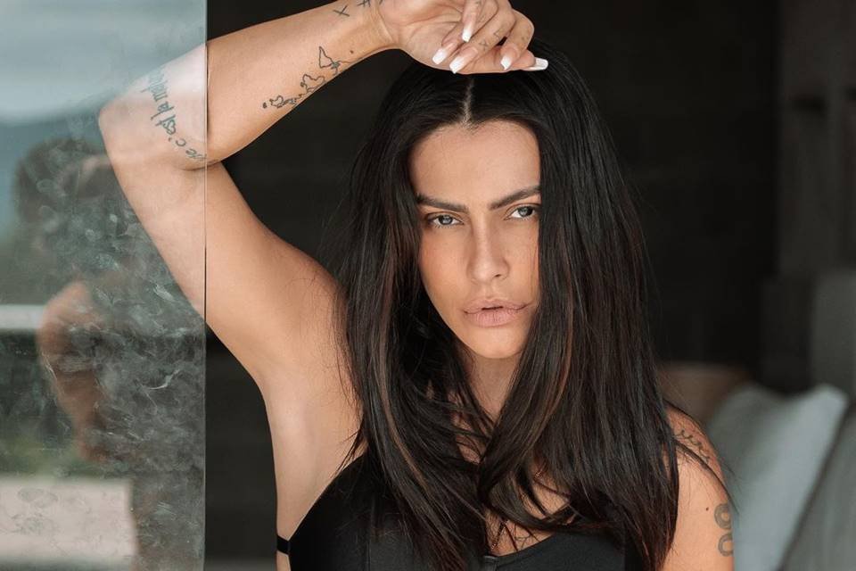 Cleo Ex Pires Posta Foto Sem Calcinha E Fãs Vão à Loucura 