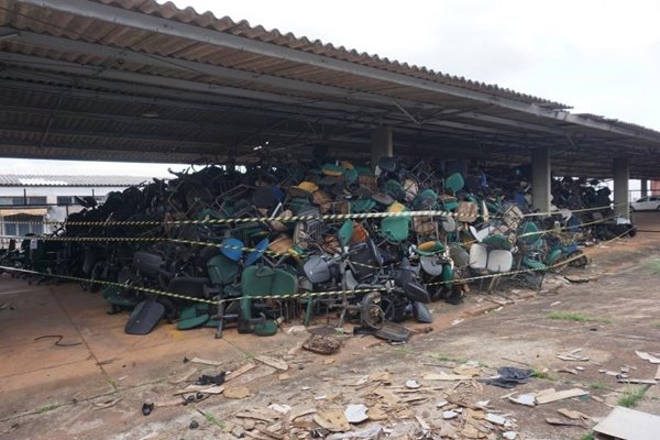 Poltronas leilão inservíveis GDF