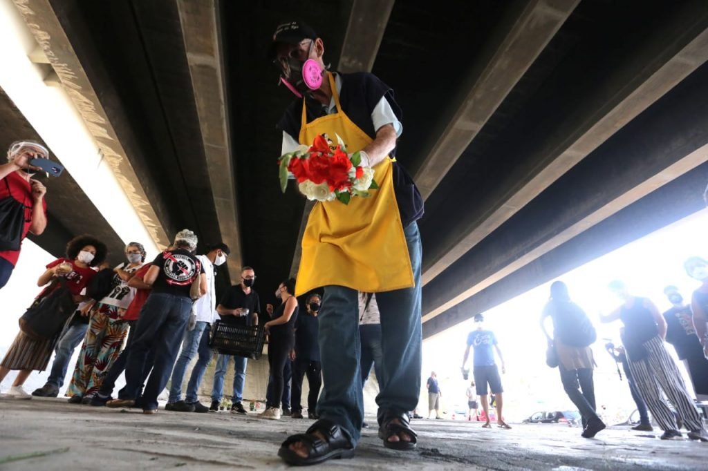 Padre Julio organiza protesto contra instalação de pedras em viadutos na zona leste de São Paulo (12)