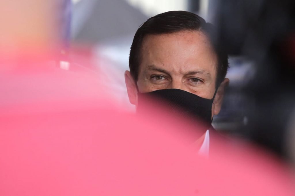 O governador João Doria (PSDB), participa do início da vacinação drive-thru na praça Charles Miller, zona oeste de São Paulo, nesta segunda-feira (8/2).