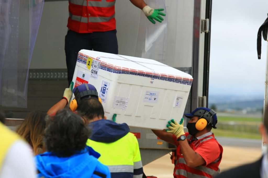 Chegada de vacinas a Goiânia