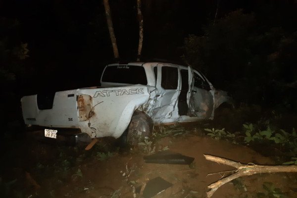carro destroçado