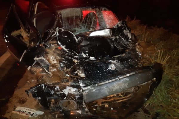 carro destroçado