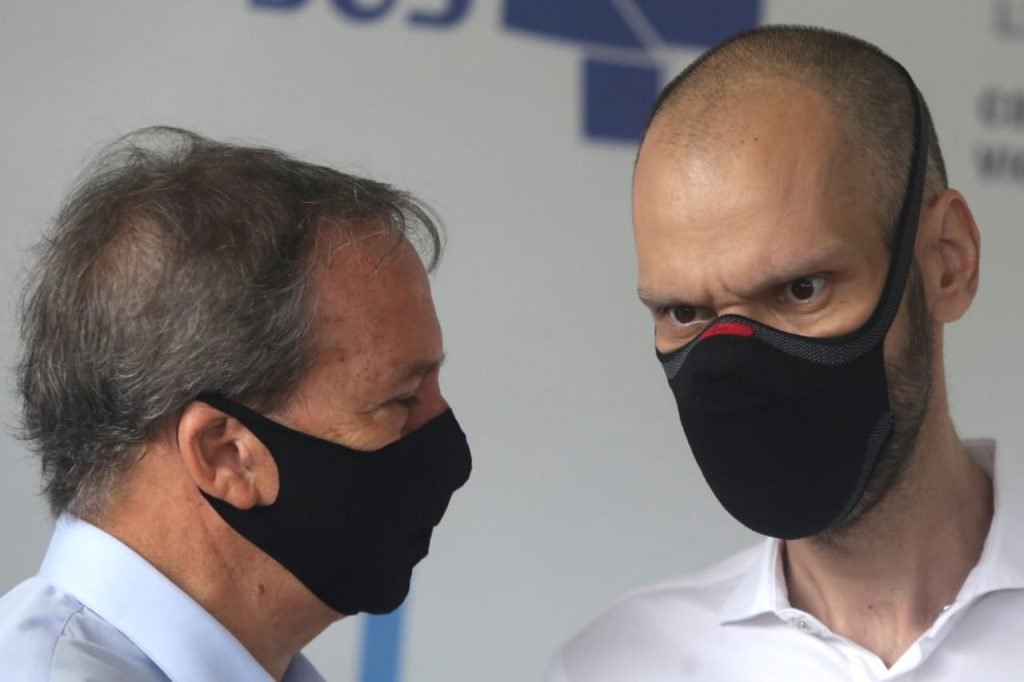 Covas durante vacinação no Pacaembu