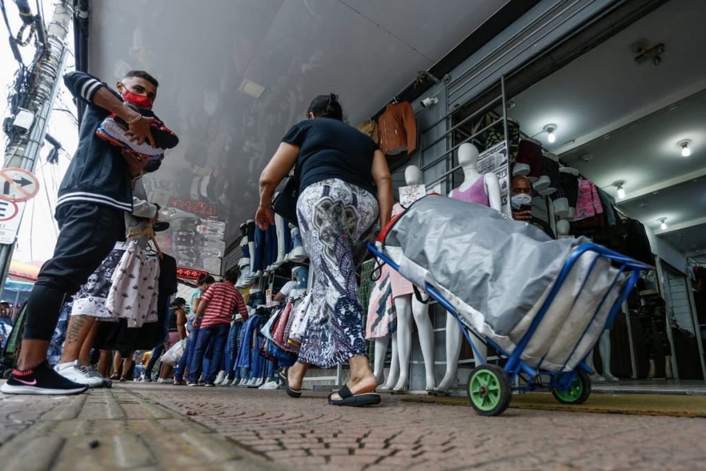 pessoas na região da 44