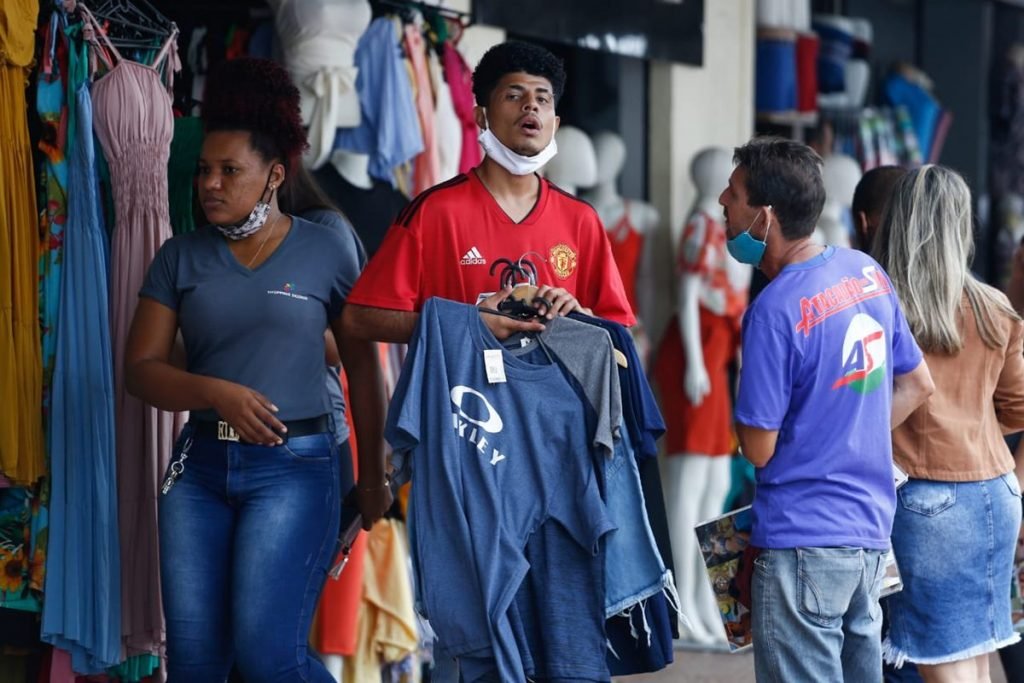 pessoas na região da 44