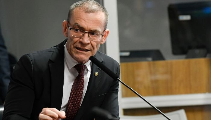 Abertamente gay, senador do Espírito Santo quer obrigar IBGE a incluir orientação sexual e identidade de gênero