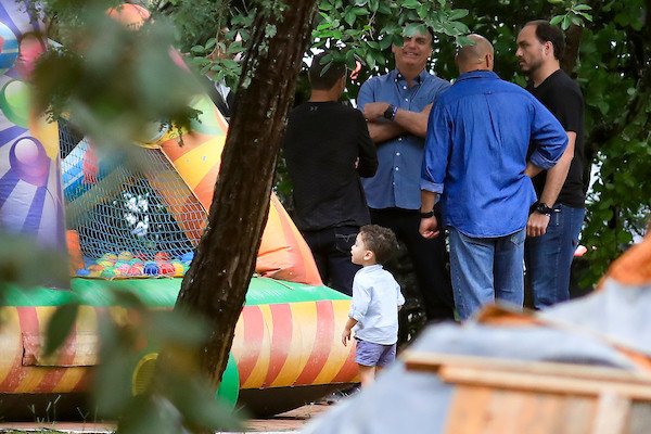 Jair Bolsonaro e filho Carlos