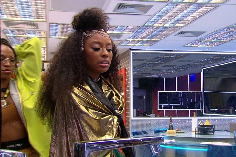 Lumena e Karol na cozinha VIP do BBB21