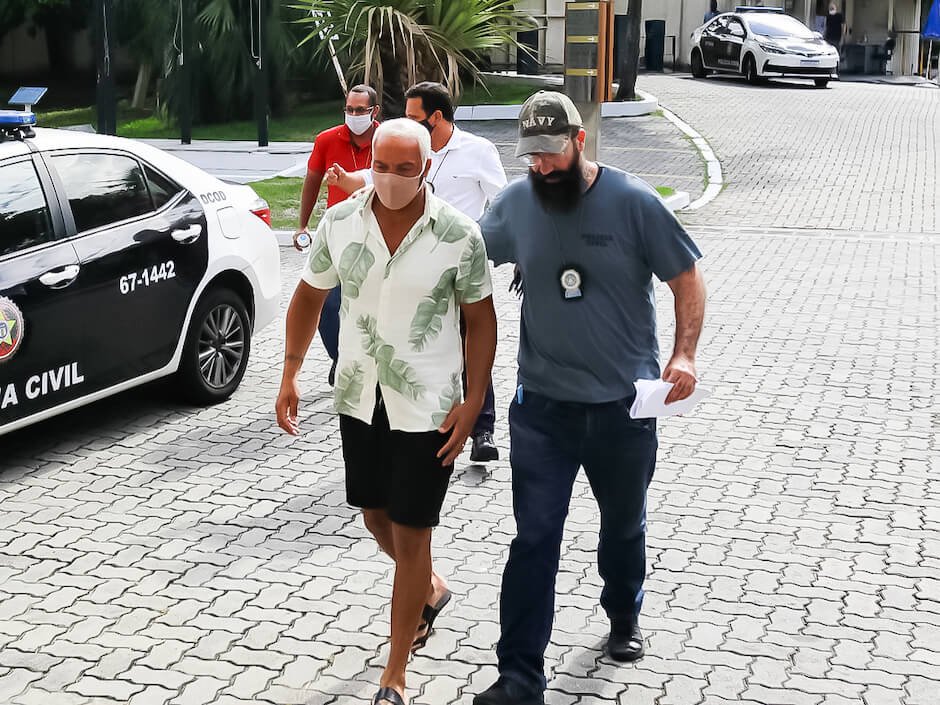 Cantor Belo chega na Cidade da Polícia, no Jacarezinho. zona norte do Rio