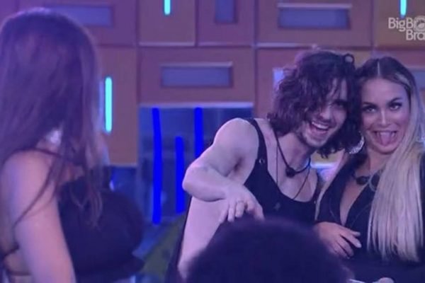 Thaís Sente Ciúmes Após “clima” Entre Fiuk E Sarah Em Festa Do Bbb21