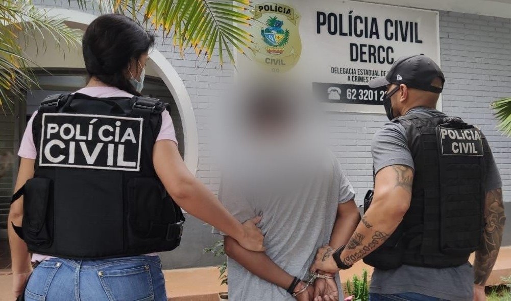 Acusado de pedofilia conduzido pela Polícia Civil (GO)