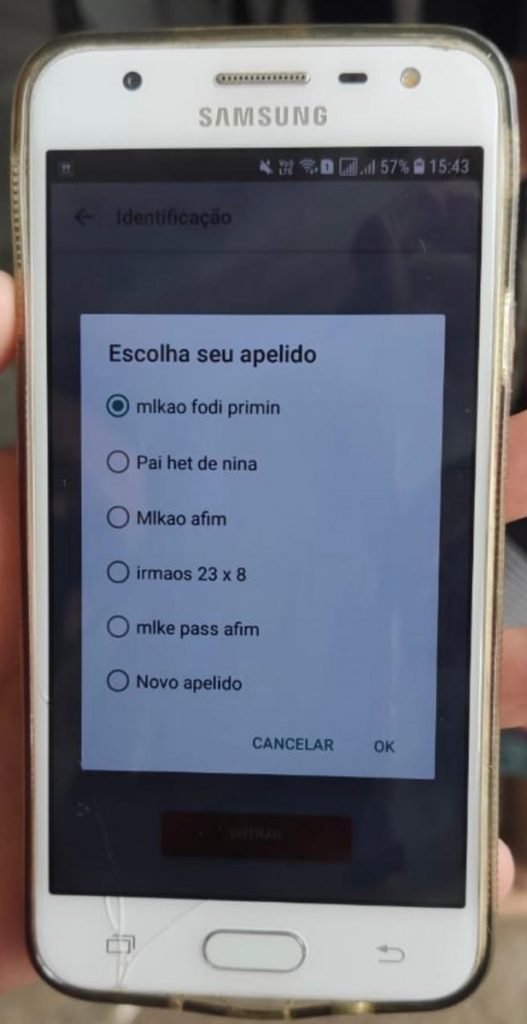 Tela de celular com apelidos usados por pedófilo em Goiás