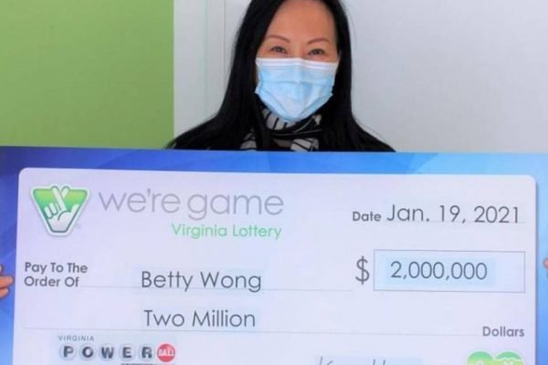 Mulher erra ao fazer jogo e fatura 10,8 milhões na loteria