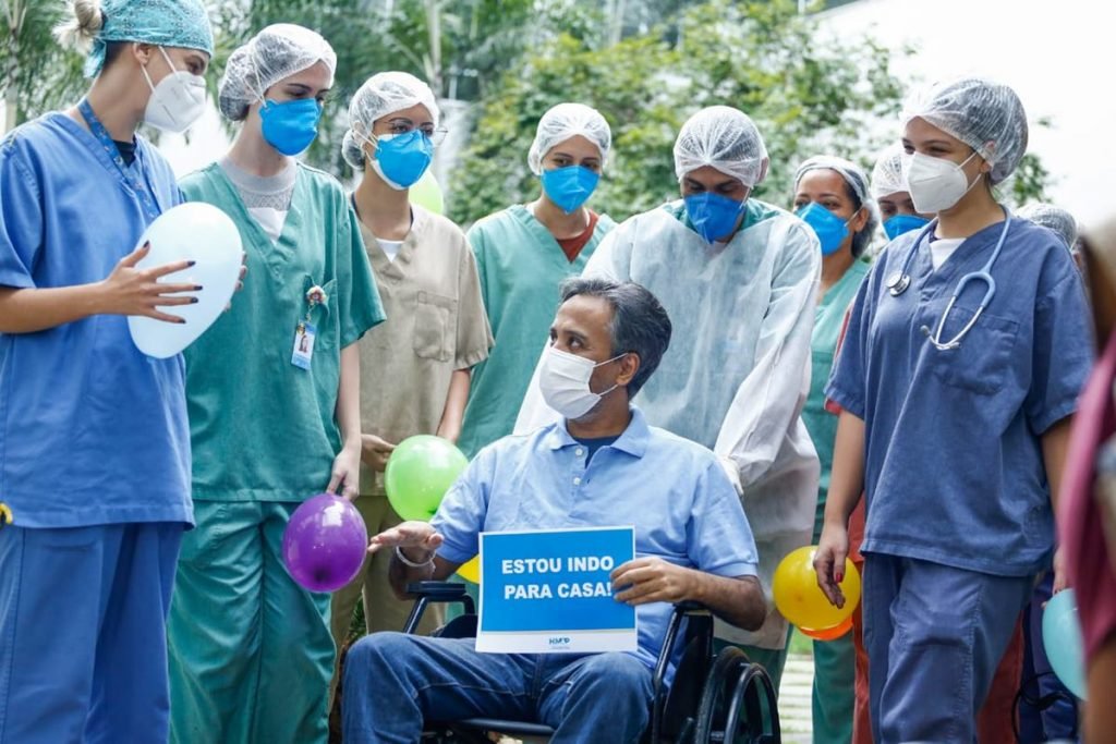 Paciente de Manaus deixa hospital em Goiás