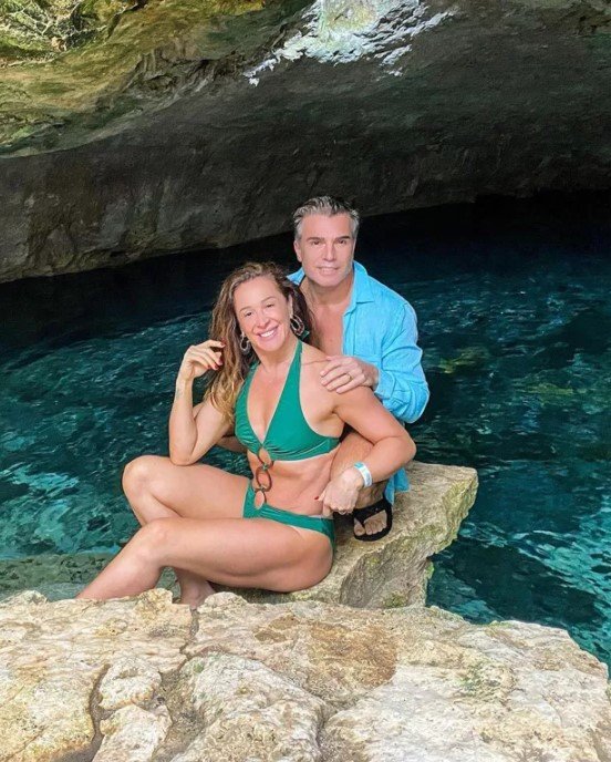 Claudia Raia em gruta no caribe