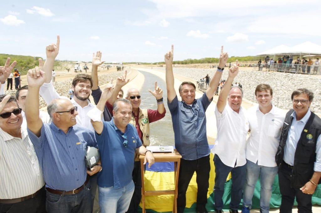 Bolsonaro e autoridades