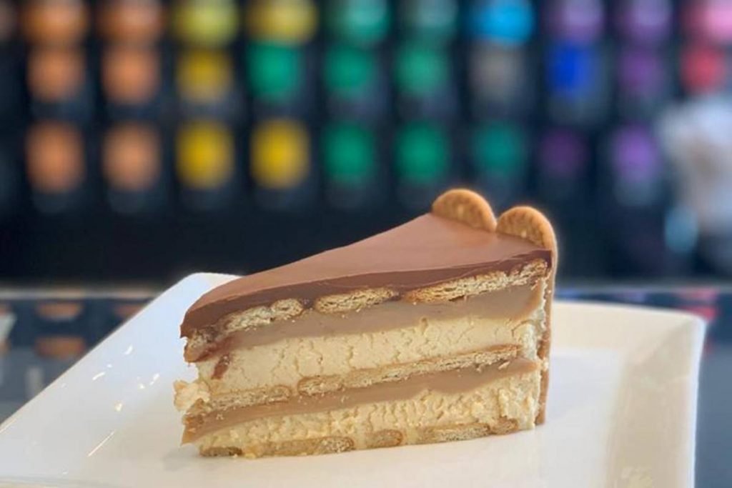 Fatia de torta alemã em um prato