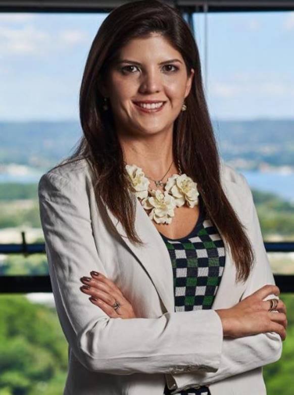 Thais Riedel advogada