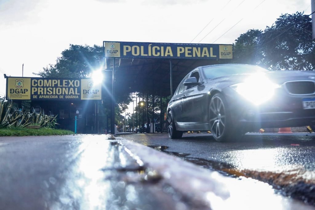 entrada complexo prisional