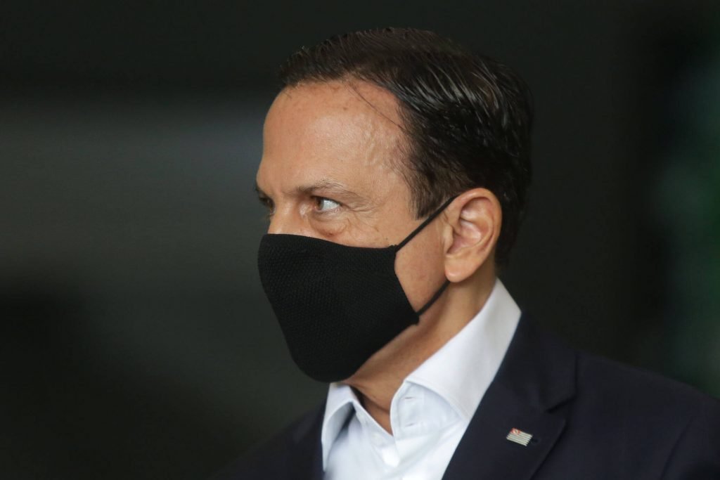 João Doria, governador de São Paulo, com máscara de proteção
