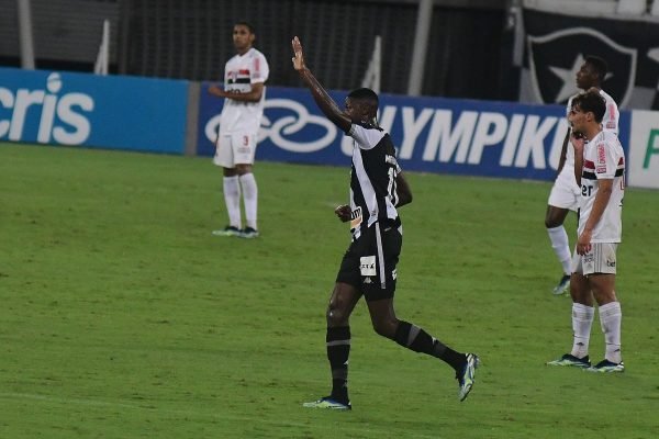 Botafogo vence o São Paulo