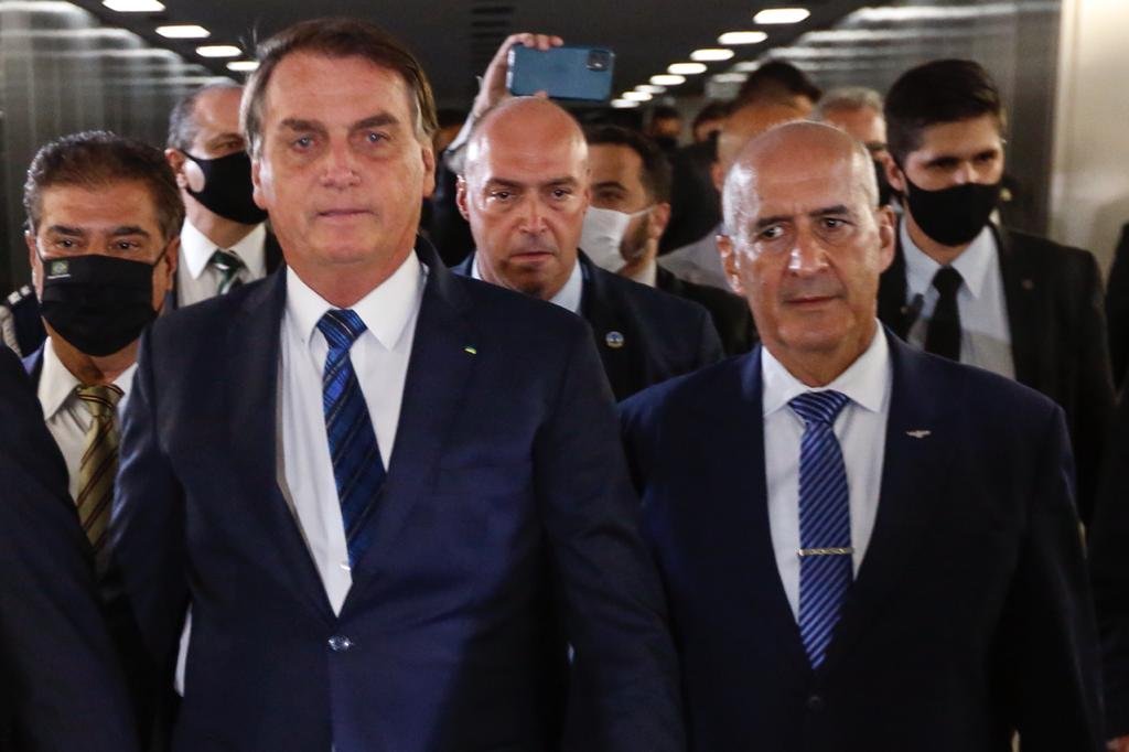 Presidente Bolsonaro e general Ramos vão ao Congresso Nacional acompanhar entrega simbólica da MP Eletrobrás no Salão Azul do Senado Federal